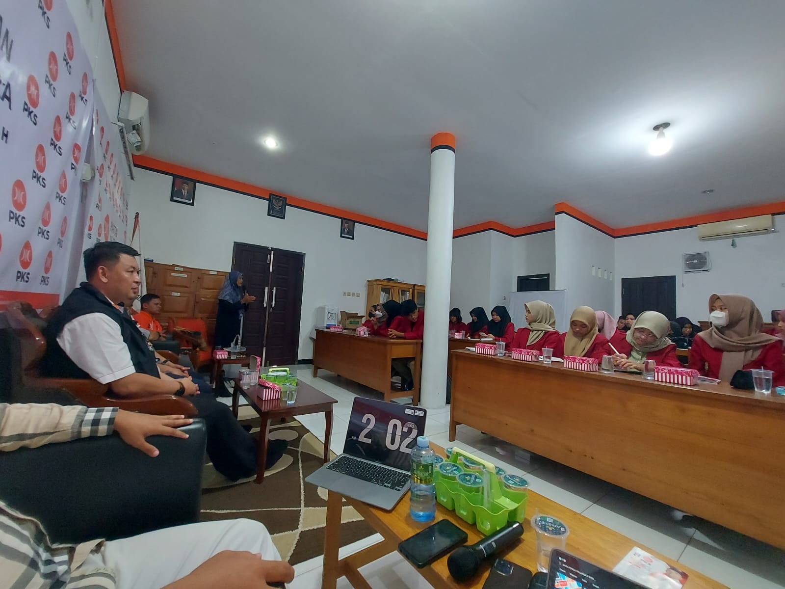 Mahasiswa Fisipol UMPR Belajar Politik di PKS Kalteng